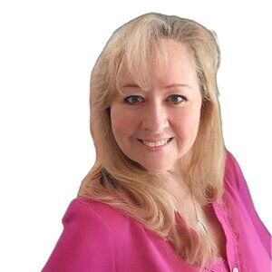 Meet your Posher, Lara